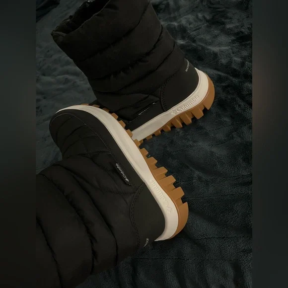 Columbia Charcoal Quilted Snow Boots - Picture 2 of 3